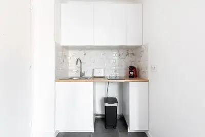 Cuisine ou kitchenette dans l'établissement Studio lumineux Paris Est - Serurier