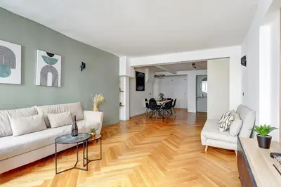 Coin salon dans l'établissement 266 Suite Montefiore Superbe Appartement à Paris