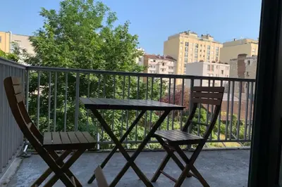 Balcon ou terrasse dans l'établissement Spacious cocoon near the Place de la Nation