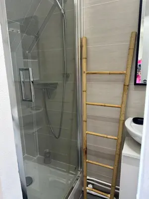 Salle de bains dans l'établissement TiParis