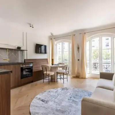 Central&Spacious 2BD Apart for 6