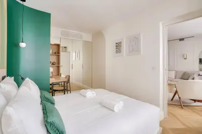 Un ou plusieurs lits dans un hébergement de l'établissement Amazing apartment for 6 in the center of Paris