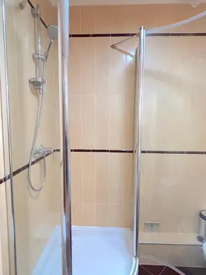 Salle de bains dans l'établissement L'appartement Leclerc