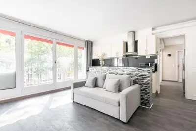 Plan de l'établissement Apartment with balcony next to Buttes Chaumonts