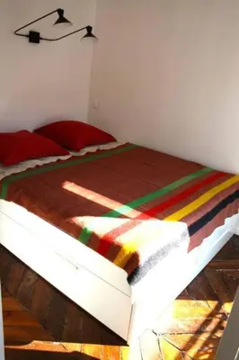 Un ou plusieurs lits dans un hébergement de l'établissement Beautiful 1 bedroom in Le Marais