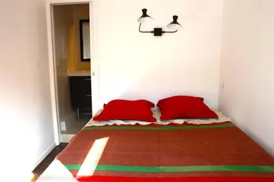 Un ou plusieurs lits dans un hébergement de l'établissement Beautiful 1 bedroom in Le Marais