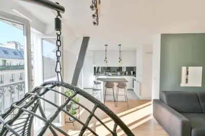 Cuisine ou kitchenette dans l'établissement Paris Central 1 bedroom Apartment with AC