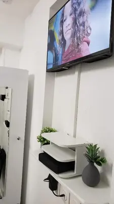 Télévision ou salle de divertissement dans l'établissement Bright small studio Paris Saint Ouen