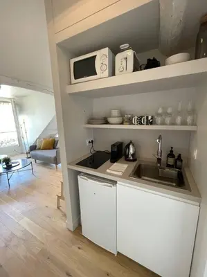 Cuisine ou kitchenette dans l'établissement Magnifique studio - Louvre Opéra