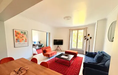 Télévision ou salle de divertissement dans l'établissement GUSTAVE - Charming Eiffel Tower Appartement -