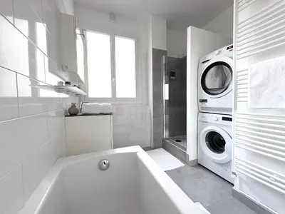Salle de bains dans l'établissement GUSTAVE - Charming Eiffel Tower Appartement -
