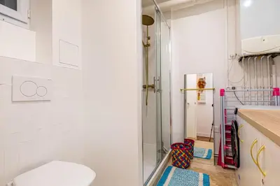 Salle de bains dans l'établissement GuestReady - Charm Central in the 14th