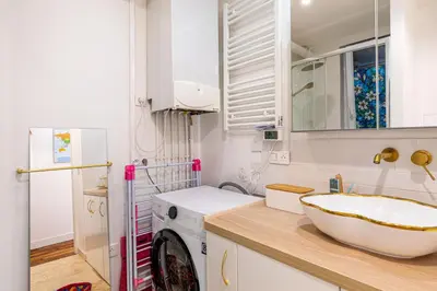 Cuisine ou kitchenette dans l'établissement GuestReady - Charm Central in the 14th