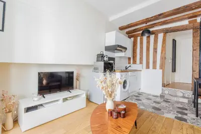 Cuisine ou kitchenette dans l'établissement Cozy apartment - 1BR-4P - Place des Victoires