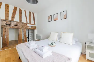 Un ou plusieurs lits dans un hébergement de l'établissement Cozy apartment - 1BR-4P - Place des Victoires