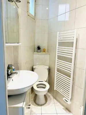 Salle de bains dans l'établissement Beautiful apartment with balcony