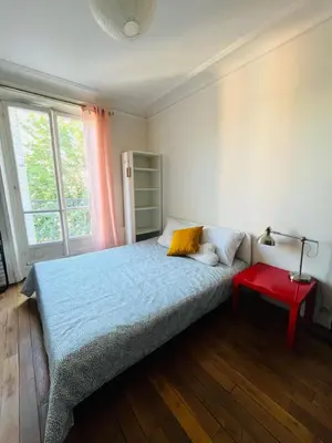 Un ou plusieurs lits dans un hébergement de l'établissement Beautiful apartment with balcony