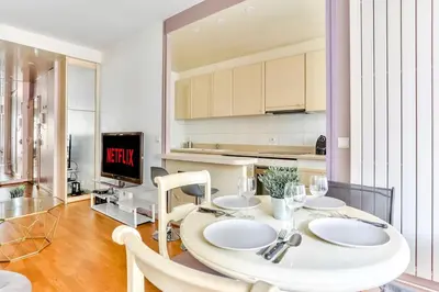 Plan de l'établissement Appartement Quartier Arc de Triomphe Free Netflix