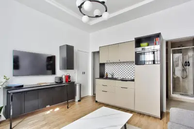 Cuisine ou kitchenette dans l'établissement Marais Elegance Suite - Two bedrooms