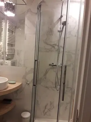 Salle de bains dans l'établissement Nid douillet parisien