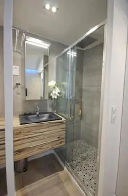 Salle de bains dans l'établissement Nid douillet parisien