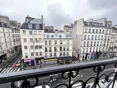 Vue générale sur Paris ou vue de la ville depuis l'appartement
