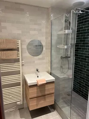 Salle de bains dans l'établissement Appartement Haussmanannien Cosy - République