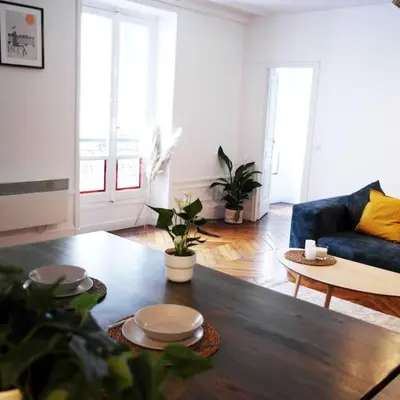 Coin salon dans l'établissement Appartement Haussmanannien Cosy - République