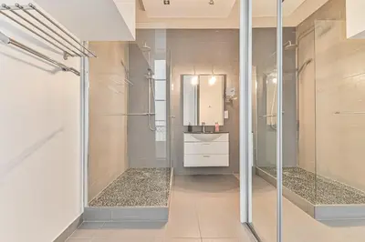 Salle de bains dans l'établissement Appartement de luxe - Assemblée Nationale