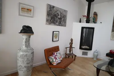 Coin salon dans l'établissement Loft, atelier artiste Montmartre