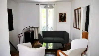 Coin salon dans l'établissement Une petite maison en ville