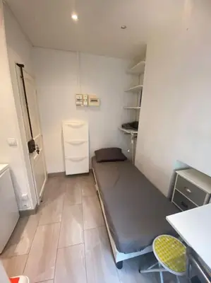 Cuisine ou kitchenette dans l'établissement Small studio near Eiffel Tower