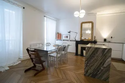 Cuisine ou kitchenette dans l'établissement Spacious & bright cocoon