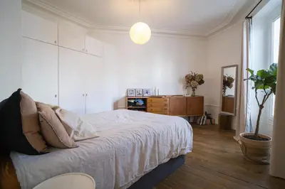 Un ou plusieurs lits dans un hébergement de l'établissement Spacious & bright cocoon