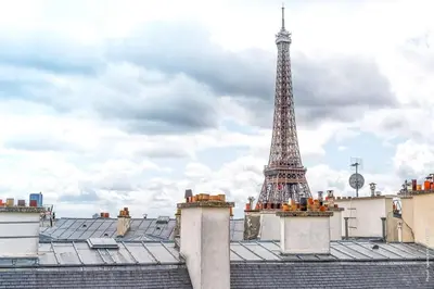 Vue générale sur Paris ou vue de la ville depuis l'appartement