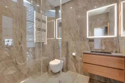 Salle de bains dans l'établissement Luxurious 3BD with 3BR and AC