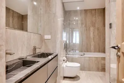 Salle de bains dans l'établissement Luxurious 3BD with 3BR and AC