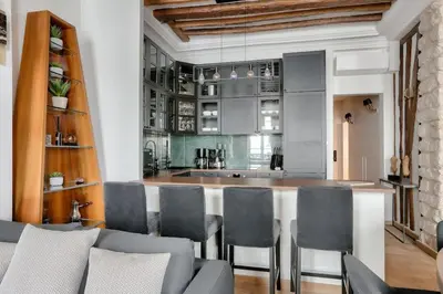 Cuisine ou kitchenette dans l'établissement Luxurious 3BD with 3BR and AC