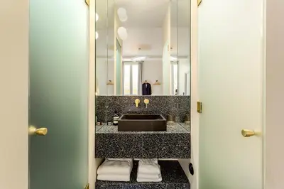 Salle de bains dans l'établissement Habitat Parisien - Bourse Feydeau