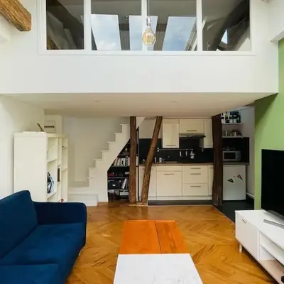 Bright duplex on the top floor - close to Opera