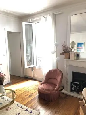 Coin salon dans l'établissement Appartement 75009 PARIS 50m2 métro poissonnière 3 pers & baby