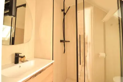 Salle de bains dans l'établissement Studio 2pers#Nation#Grande Terrace#AC