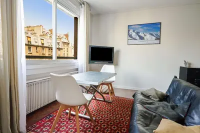 Télévision ou salle de divertissement dans l'établissement Appartement Folie-Méricourt - Welkeys