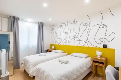 Un ou plusieurs lits dans un hébergement de l'établissement GuestReady - Glamourous getaway in the 20th Arr.
