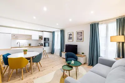 Cuisine ou kitchenette dans l'établissement GuestReady - Glamourous getaway in the 20th Arr.
