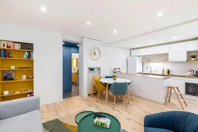Cuisine ou kitchenette dans l'établissement GuestReady - Glamourous getaway in the 20th Arr.