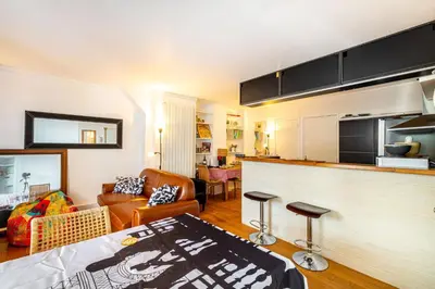 Cuisine ou kitchenette dans l'établissement GuestReady - Magic View Montparnasse Big Terrace