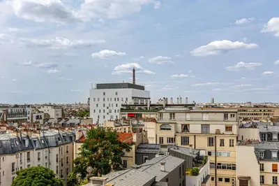 Vue générale sur Paris ou vue de la ville depuis l'appartement