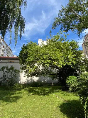 Jardin de l'établissement Studio calme et lumineux, parking disponible, 100m de Nation