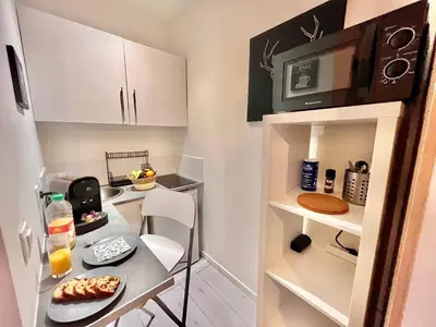 Cuisine ou kitchenette dans l'établissement Le Studio Courbevoie 2P BAIL MOBILITE